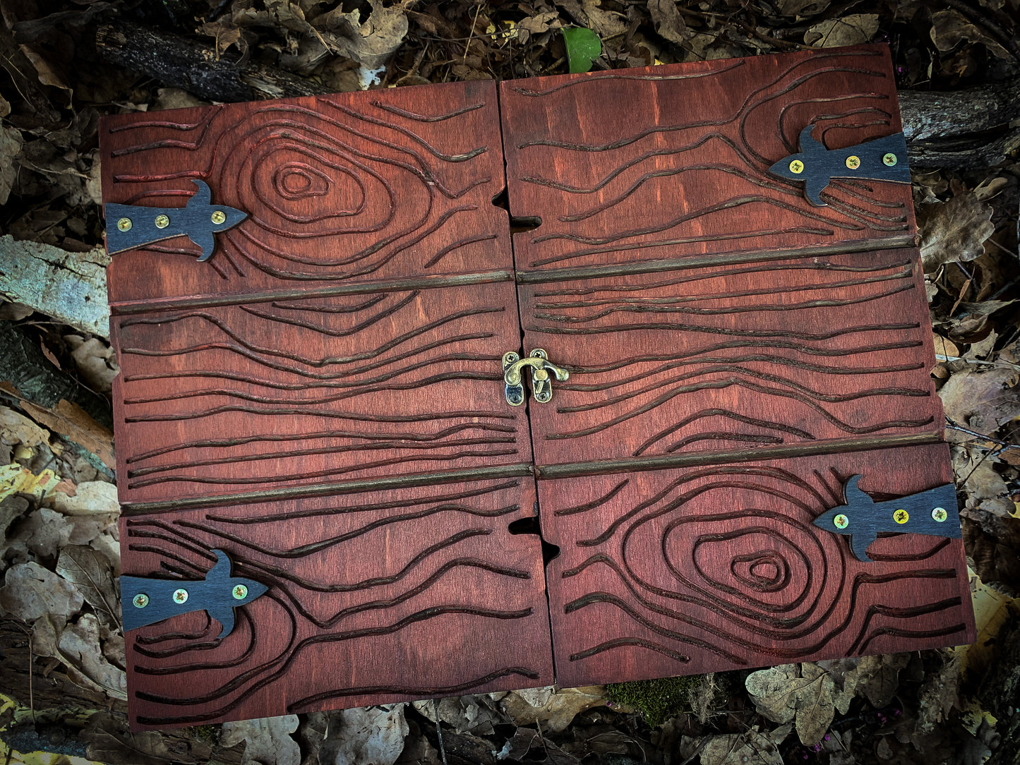 The Storytellers Screen - Wood Effect Dungeon Master Screen With 3D Carving