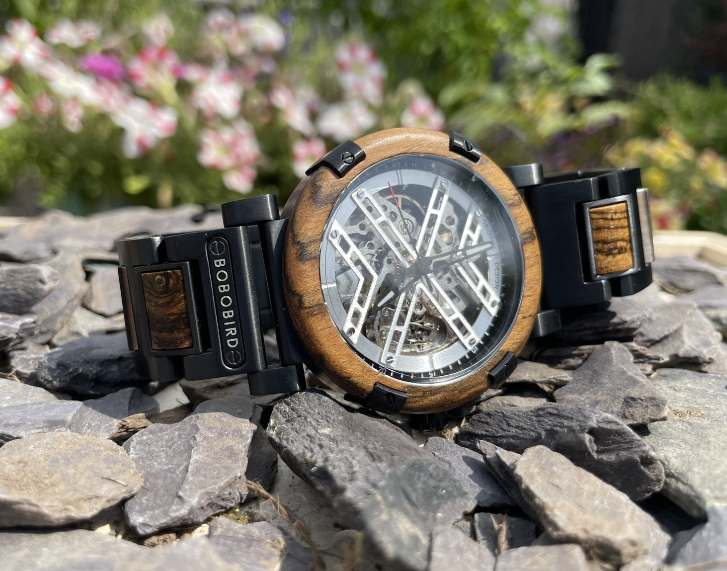 Metal Cog Face Wood & Metal Interlocking Strap Self Winding Luxury Wooden Eco Watch
Made from solid wood and black anodised stainless steel; these watches are both comfortable to wear and a unique timepiece.