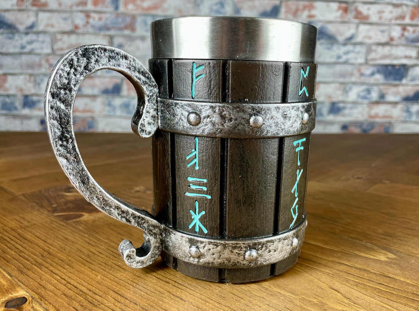 Viking Style Decorative Resin Drinking Tankard With Stainless Steel Insert. Drink in style with our highly decorative tankard with Norse style runes inscribed down the sides. Holding 500ml you can drink with your clan in style. Perfect for decorating home bars, cosplay, tabletop gaming and all fans of Norse mythology and Viking decoration.
