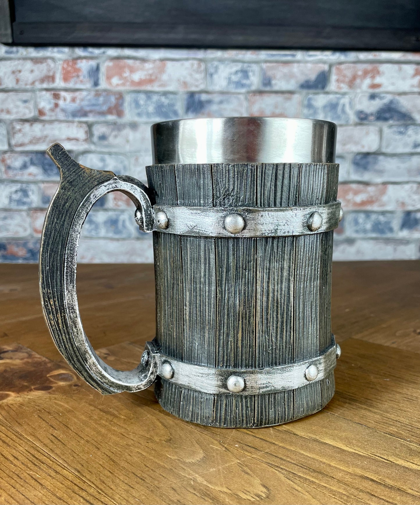 Medieval Viking Style Decorative Resin Drinking Tankard With Stainless Steel Insert. Drink in style with our highly decorative tankard with wood effect panels, metal banding and rustic style handle. Holding 500ml you can drink with your clan in style. Perfect for decorating home bars, cosplay, tabletop gaming and all fans of Norse mythology, and medieval and fantasy decoration.