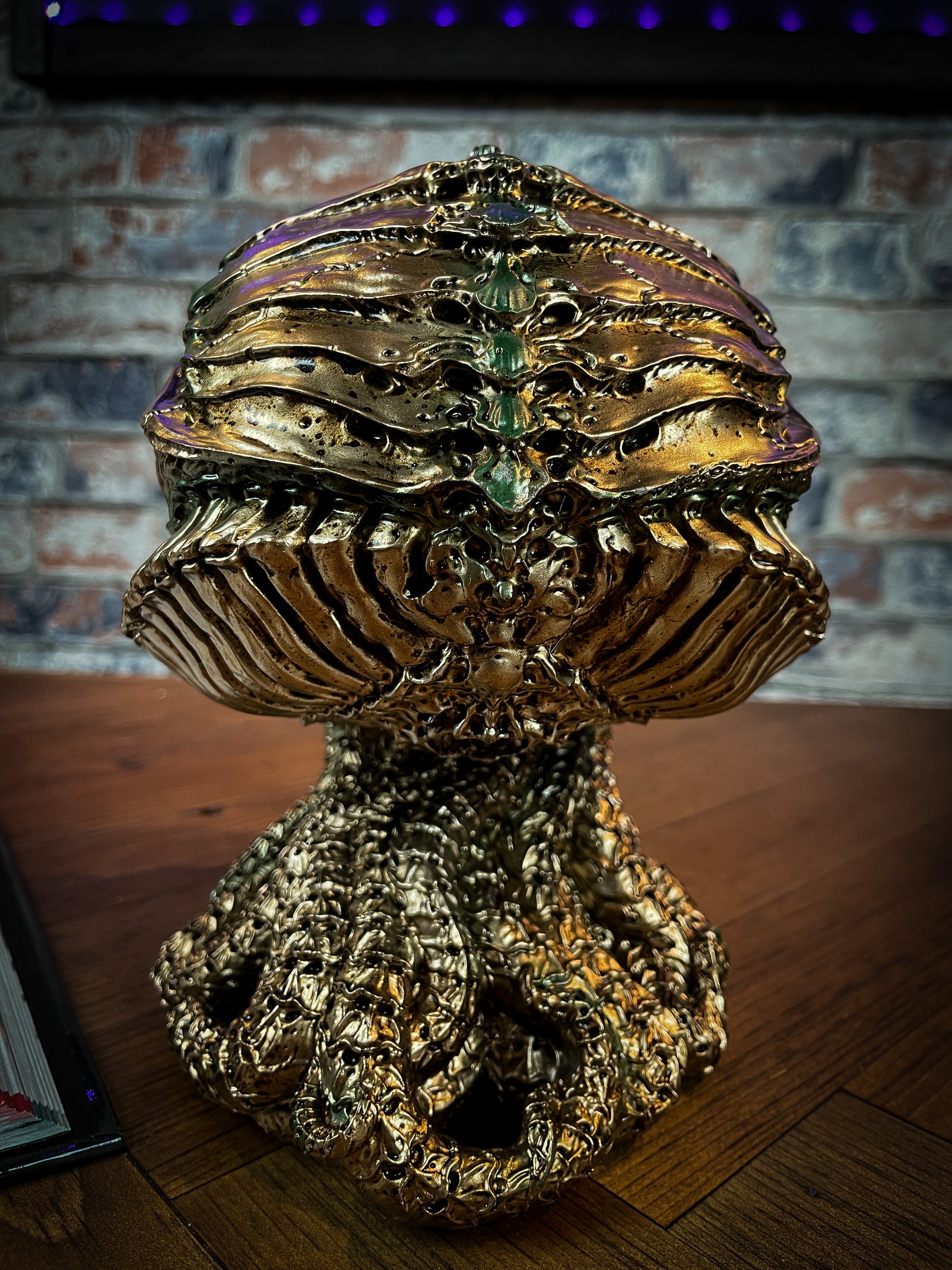 Designed by internationally renowned gothic and fantasy artist James Ryman, this monstrous skull holds the spirit of Cthulu. Who is said to resemble a human octopus which stands hundreds of meters tall, and transcends morality. Free UK Delivery by Fandomonium