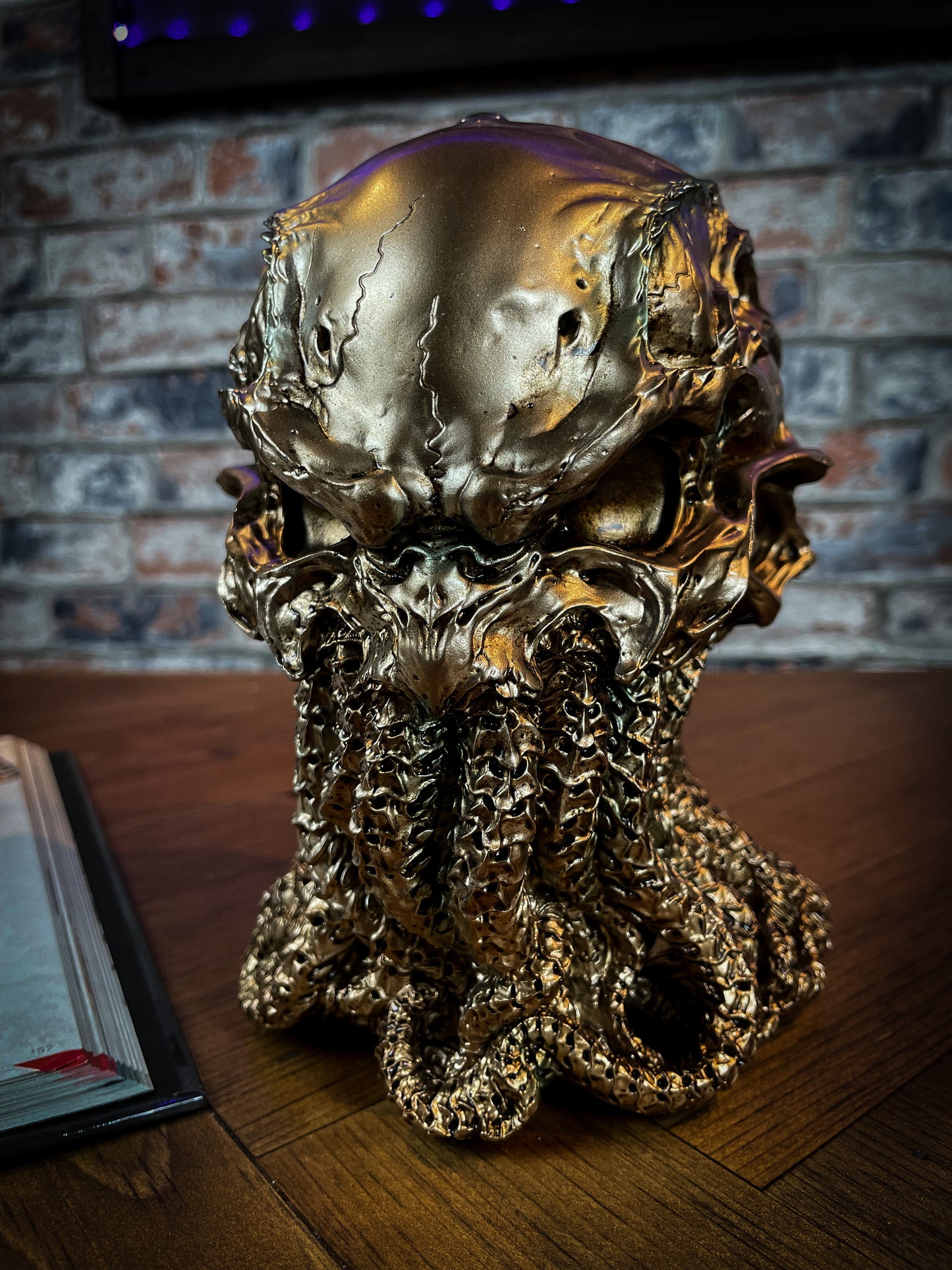 Designed by internationally renowned gothic and fantasy artist James Ryman, this monstrous skull holds the spirit of Cthulu. Who is said to resemble a human octopus which stands hundreds of meters tall, and transcends morality. Free UK Delivery by Fandomonium