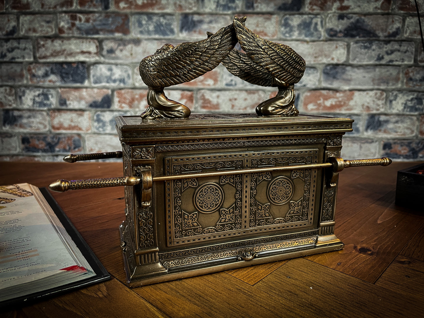 Cast in the finest resin before being given a bronzed finish, this ethereal box is super detailed and makes a perfect display piece. The Ark of the Covenant is a gold-covered chest that holds the two stone tablets of the Ten Commandments and is replicated here. Free UK delivery by Fandomonium