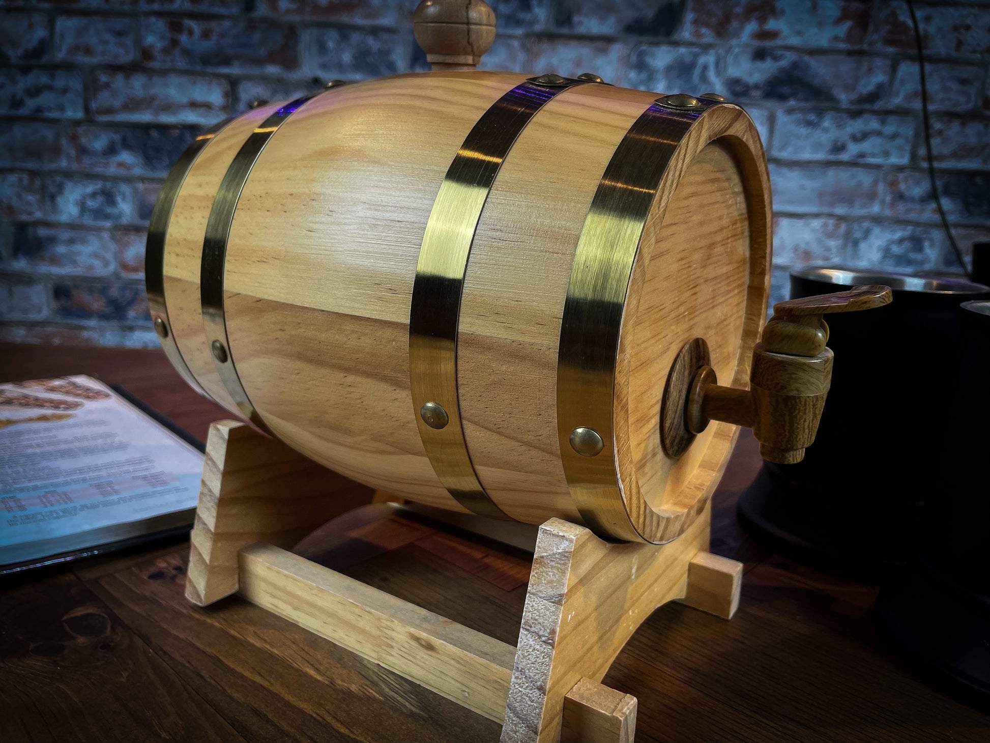 1.5L solid wood beer and wine barrel with tap. Perfect for holding your beverage of choice and maintaining your tavern feel around your table.  Featuring a removable tap to fill your plastic lined barrel it is super easy to refill and wash out. Also comes with a wooden stand to hold your barrel in place. Free UK Delivery with Fandomonium