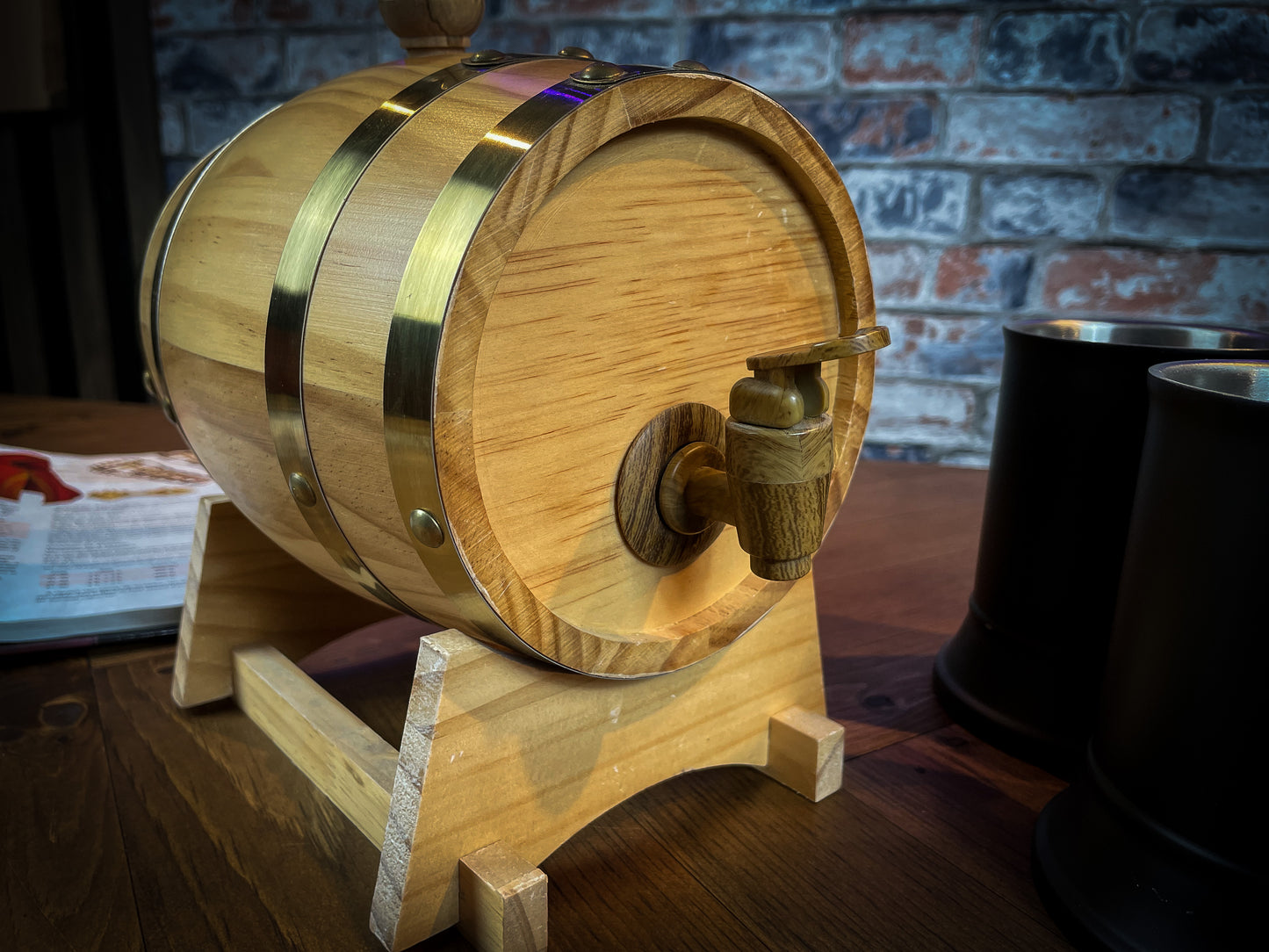 1.5L solid wood beer and wine barrel with tap. Perfect for holding your beverage of choice and maintaining your tavern feel around your table. Featuring a removable tap to fill your plastic lined barrel it is super easy to refill and wash out. Also comes with a wooden stand to hold your barrel in place. Free UK Delivery with Fandomonium