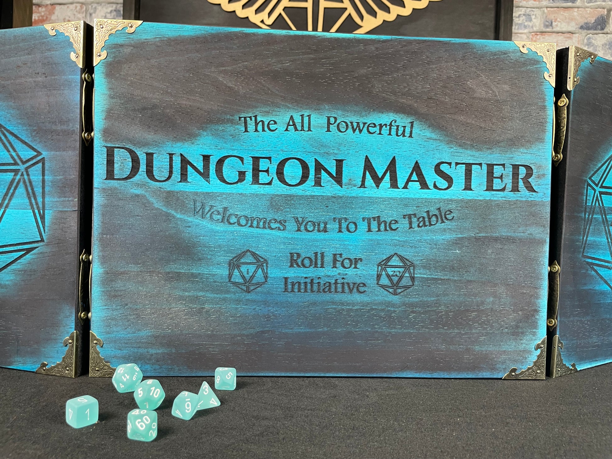 Welcome To The Table Dungeon Master Screen  Our brand new addition to our range of screens  Featuring a D20 and D1 on either side panel along with our "warm" welcome from the Dungeon Master; the screen's 3 sections fold on hinges and has an antique effect catch for easy storage.  Free UK delivery from Fandomonium