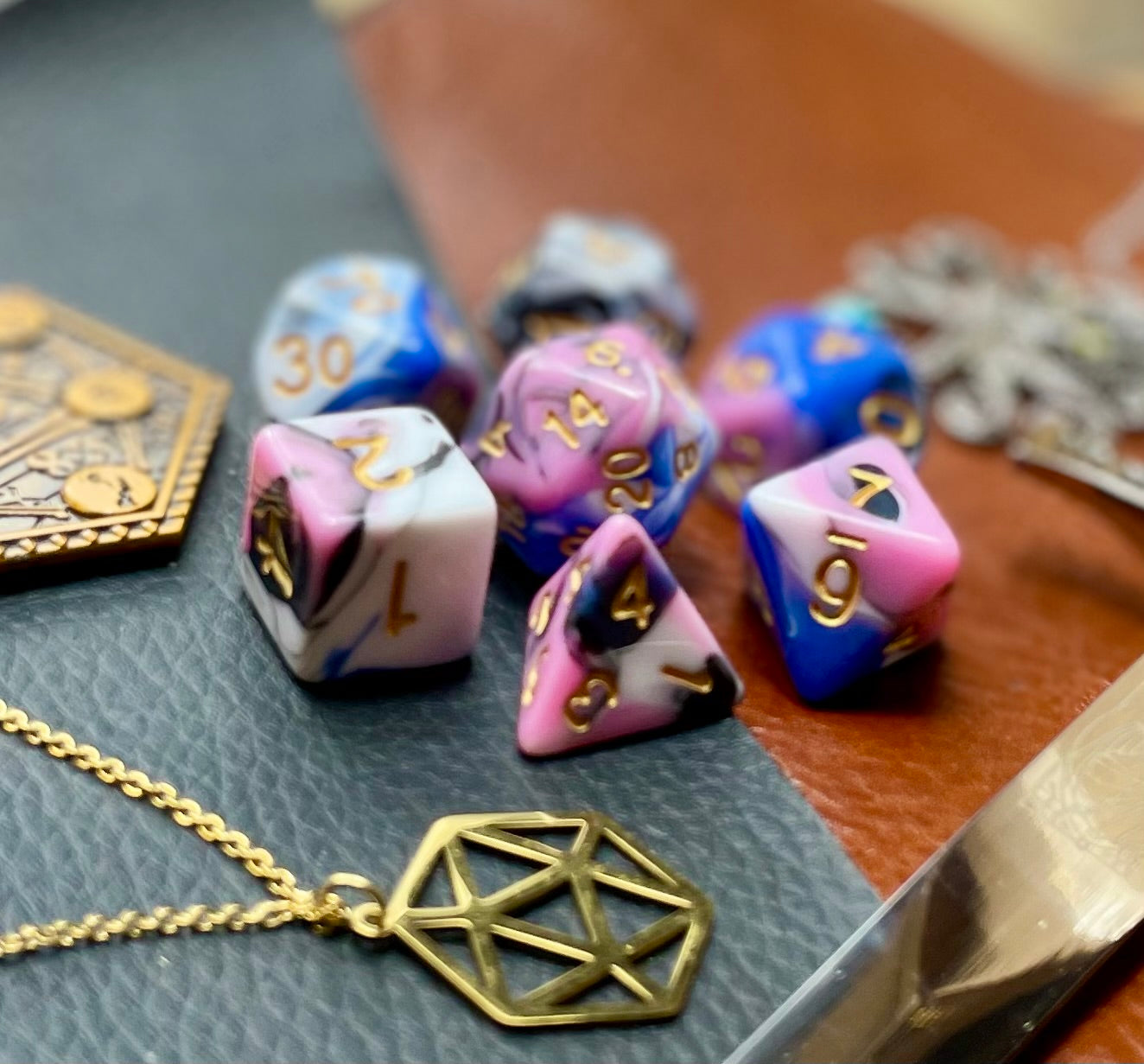 Snow Fey Polyhedral Dice Set Enter the Fey Wilds with these blue, pink, black and white marbled resin polyhedral dice set. They are standard 16mm polyhedral dice sets perfect for Tabletop games and RPG's such as pathfinder or dungeons and dragons. This set includes one of each D20, D12, D10, D%, D8, D6, D4.