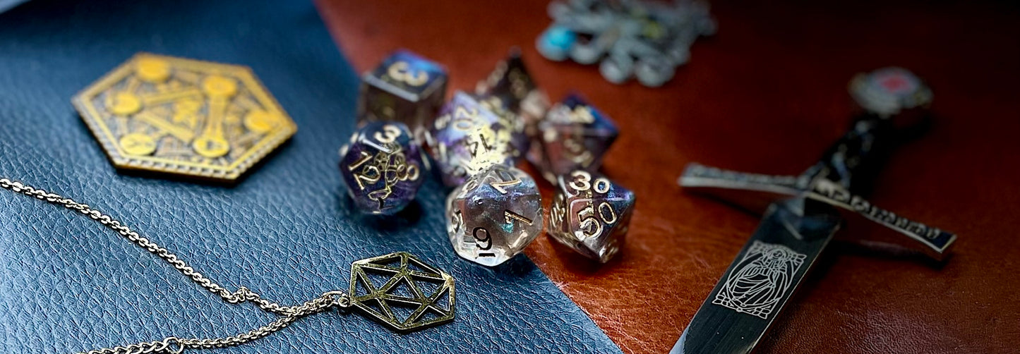 Steampunk Gold Cog Dice Set Clear resin dice set with inset steampunk style gold cogs They are 16mm polyhedral dice sets perfect for Tabletop games and RPG's such as pathfinder or dungeons and dragons. This set includes one of each D20, D12, D10, D%, D8, D6, D4. Free UK Delivery by Fandomonium