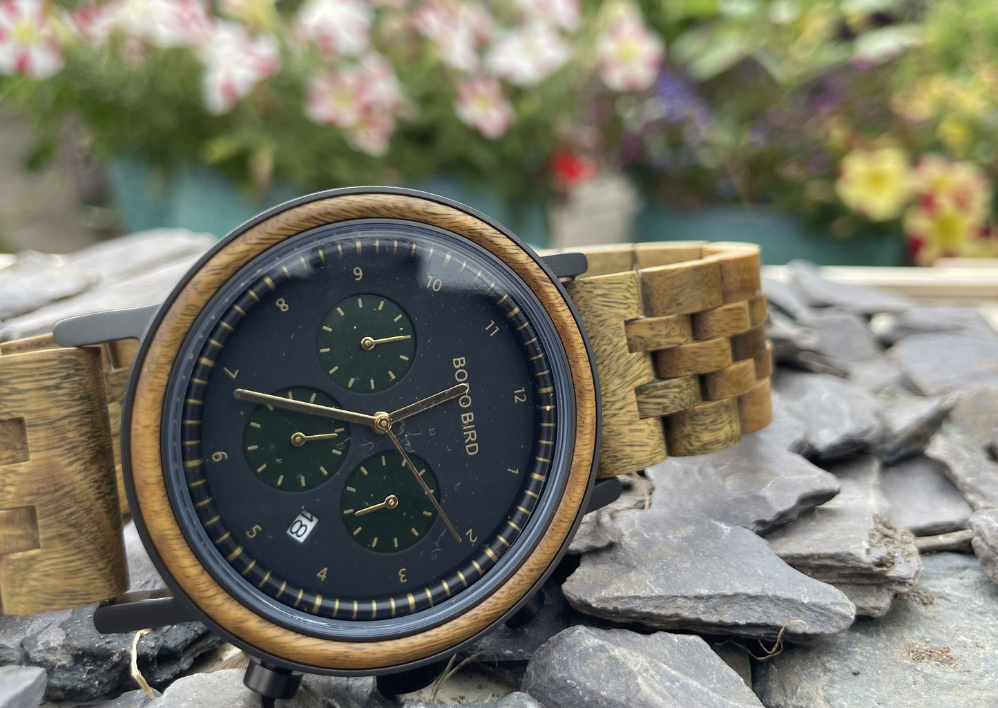 Walnut Interlocking Strap Self Winding Wooden Eco Watch
Made from solid walnut, these watches are both comfortable to wear and a unique timepiece.