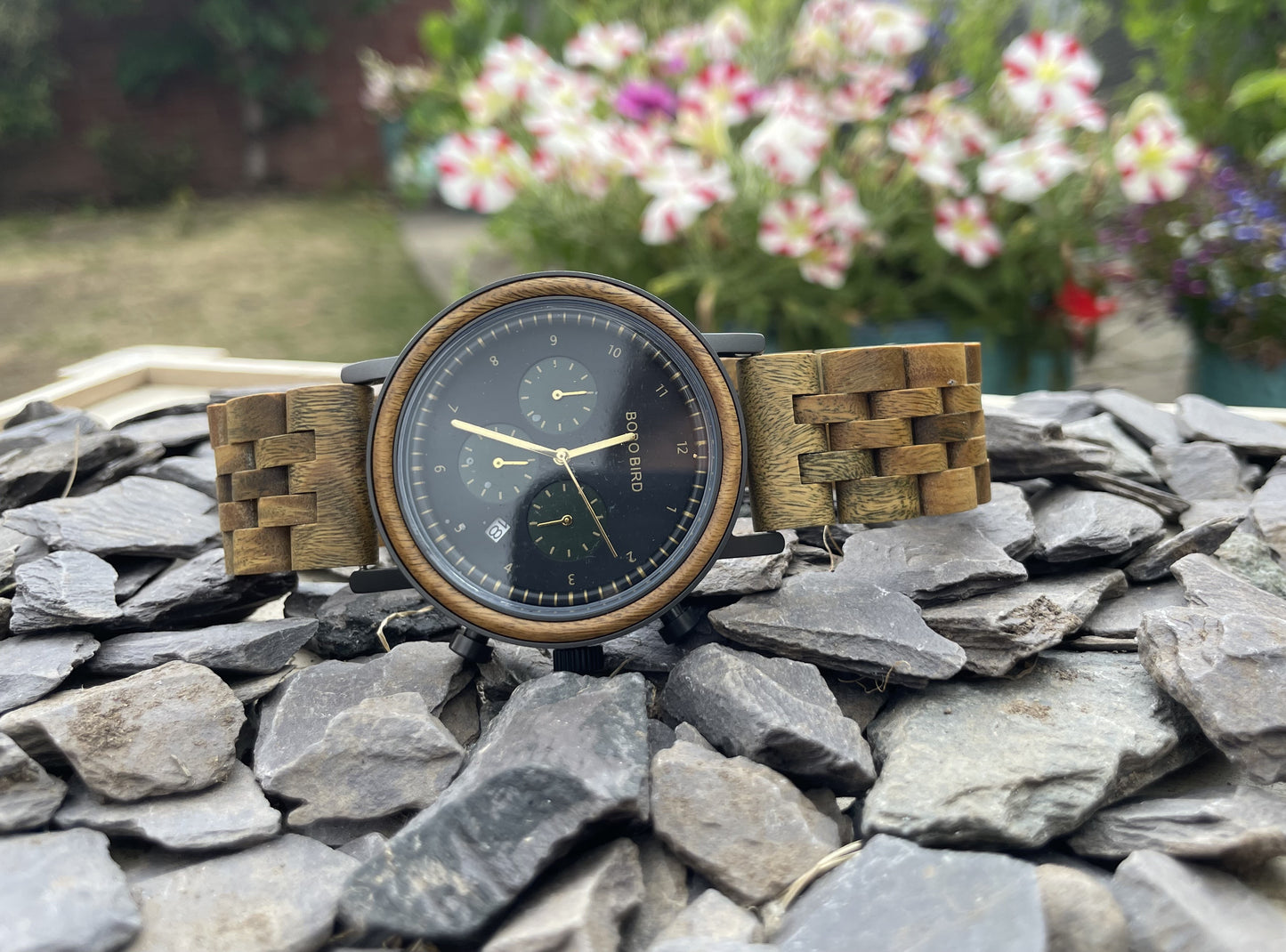 Walnut Interlocking Strap Self Winding Wooden Eco Watch
Made from solid walnut, these watches are both comfortable to wear and a unique timepiece.