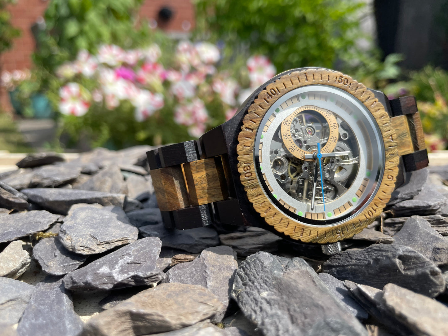 Walnut and Metal Cog Style Interlocking Strap Self Winding Wooden Eco Watch
Made from solid walnut; these watches are both comfortable to wear and a unique timepiece.