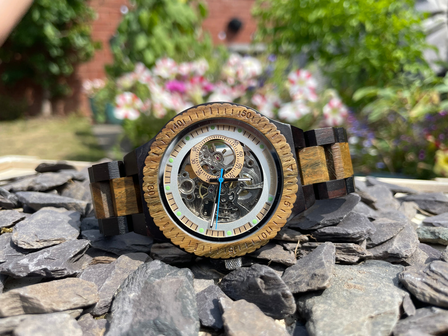Walnut and Metal Cog Style Interlocking Strap Self Winding Wooden Eco Watch
Made from solid walnut; these watches are both comfortable to wear and a unique timepiece.