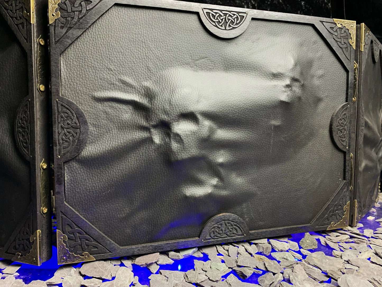 The Screen Of Trapped Souls Dungeon Master Screen Beware the screen of trapped souls! Made from solid wood with a black PU leather front; this screen is made to create atmosphere at your table. Complete with 3D skulls and hands protruding from the screen itself; stretching very planes of existence to escape!