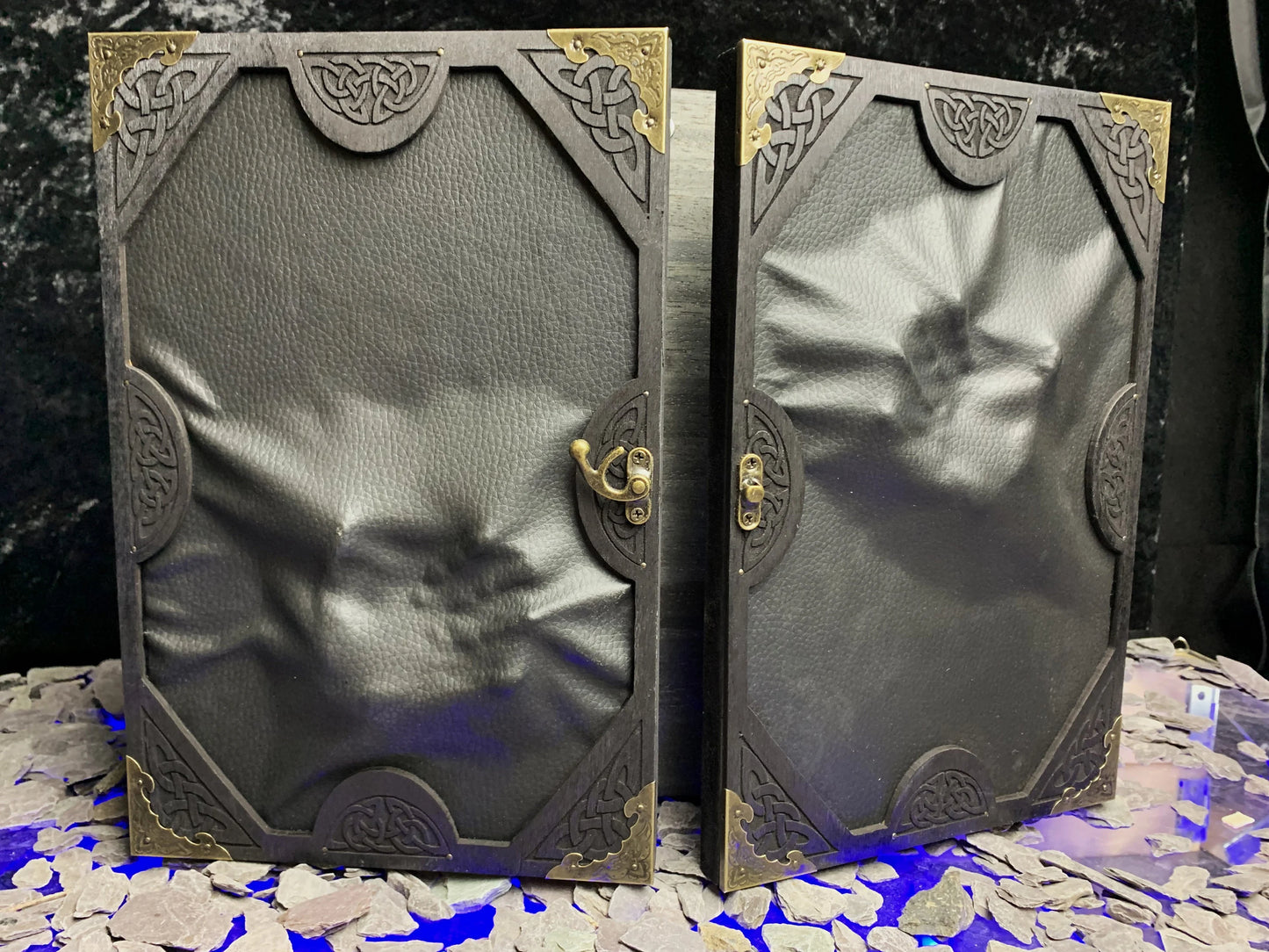 The Screen Of Trapped Souls Dungeon Master Screen Beware the screen of trapped souls! Made from solid wood with a black PU leather front; this screen is made to create atmosphere at your table. Complete with 3D skulls and hands protruding from the screen itself; stretching very planes of existence to escape!