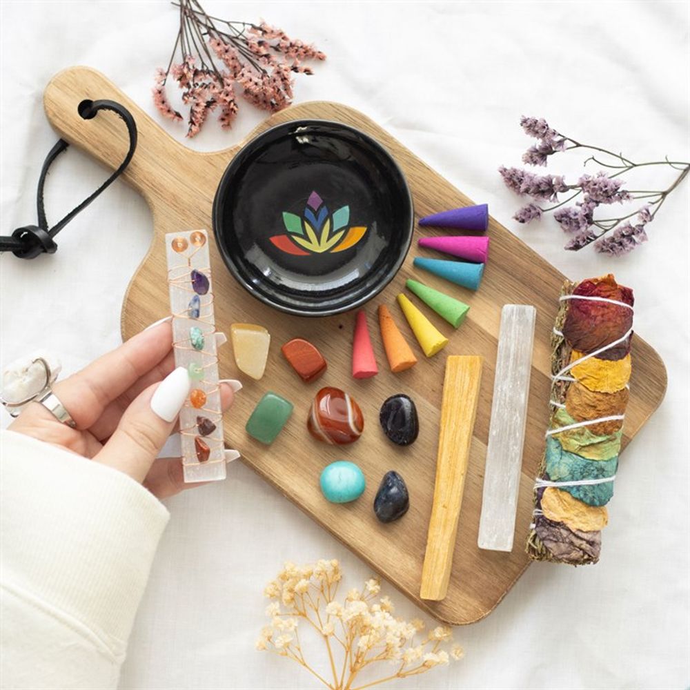 Sacred Chakra Deluxe Healing and Wellness Kit This Sacred Chakra Deluxe Healing & Wellness Kit includes everything needed to realign the body's energy centres. Free UK delivery by Fandomonium