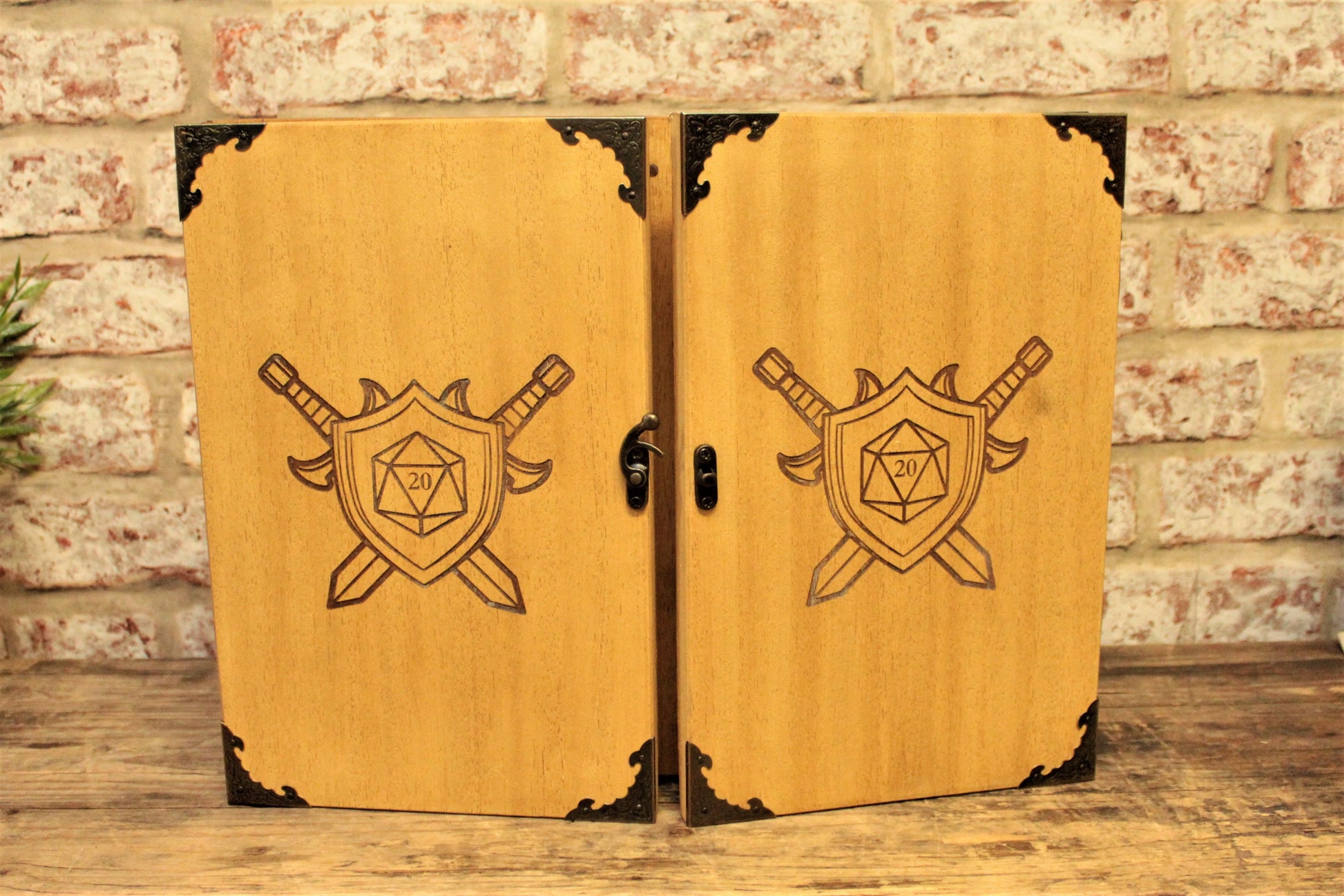 An impressive, budget friendly addition to your RPG setup. Featuring Fandomonium's ever-popular D20 Sigil design, the screen's 3 sections fold on hinges and has an antique effect catch for easy storage. The finish is aged and antiqued by hand to give you that rustic, tavern feel. Hand made by Fandomonium