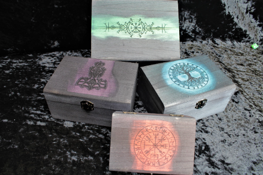 Engraved solid wood dice box with Norse designs and colour accent. Free shipping by Fandomonium