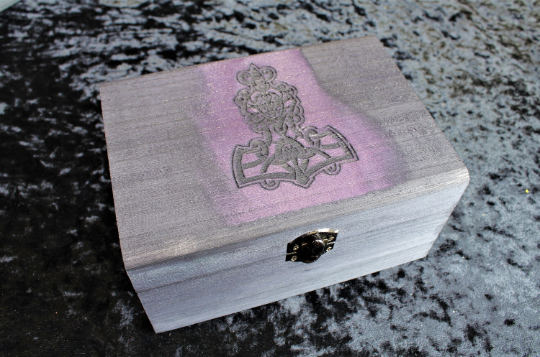Engraved solid wood dice box with Norse designs and colour accent. Free shipping by Fandomonium