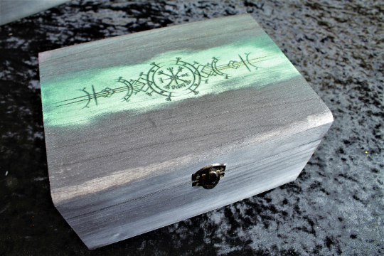 Engraved solid wood dice box with Norse designs and colour accent. Free shipping by Fandomonium