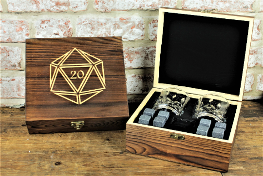 ersonalised Tabletop Gaming Design Whiskey Set. This unique and fun sets contains a set of 6 whiskey stones engraved to look like dice and a cut glass tumbler - all in a solid wood engraved gift box.