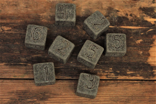 ersonalised Tabletop Gaming Design Whiskey Set. This unique and fun sets contains a set of 6 whiskey stones engraved to look like dice and a cut glass tumbler - all in a solid wood engraved gift box.