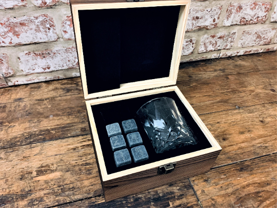 ersonalised Tabletop Gaming Design Whiskey Set. This unique and fun sets contains a set of 6 whiskey stones engraved to look like dice and a cut glass tumbler - all in a solid wood engraved gift box.