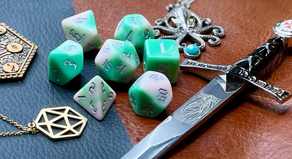 Elemental chaos green and white resin polyhedral dice set.  Unleash the fury of the earth elemental spirits with these fantastic resin dice. Combining green and white swirls; each dice has its own unique pattern.