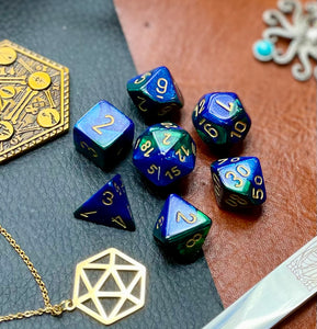 Gemini Blue Green Chessex Dice Set These genuine Chessex polyhedral dice sets are a perfect addition to any dice collection. They are standard 16mm polyhedral dice sets perfect for Tabletop games and RPG's such as pathfinder or dungeons and dragons. Free UK Delivery from Fandomonium