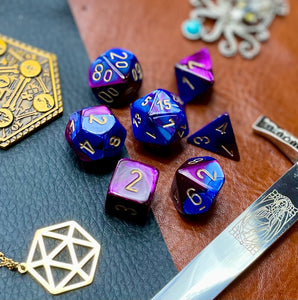 Gemini Blue Purple Chessex Dice Set These genuine Chessex polyhedral dice sets are a perfect addition to any dice collection. They are standard 16mm polyhedral dice sets perfect for Tabletop games and RPG's such as pathfinder or dungeons and dragons. Free UK Delivery by Fandomonium