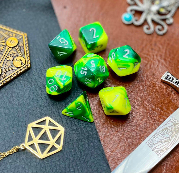 Gemini Green Yellow Chessex Dice Set These genuine Chessex polyhedral dice sets are a perfect addition to any dice collection. They are standard 16mm polyhedral dice sets perfect for Tabletop games and RPG's such as pathfinder or dungeons and dragons. Free UK Delivery by Fandomonium
