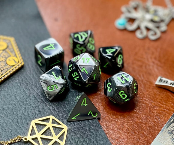 Gemini Grey Black Chessex Dice Set These genuine Chessex polyhedral dice sets are a perfect addition to any dice collection. They are standard 16mm polyhedral dice sets perfect for Tabletop games and RPG's such as pathfinder or dungeons and dragons. Free UK Delivery by Fandomonium