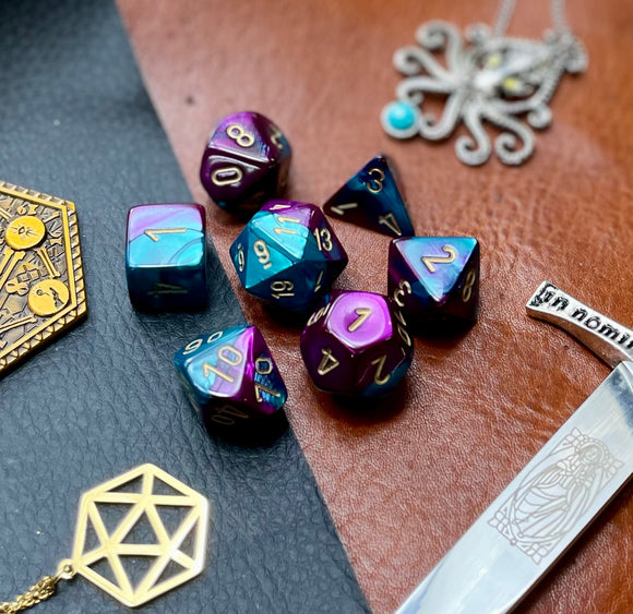 Gemini Purple Teal Chessex Dice Set These genuine Chessex polyhedral dice sets are a perfect addition to any dice collection. They are standard 16mm polyhedral dice sets perfect for Tabletop games and RPG's such as pathfinder or dungeons and dragons. Free UK Delivery by Fandomonium