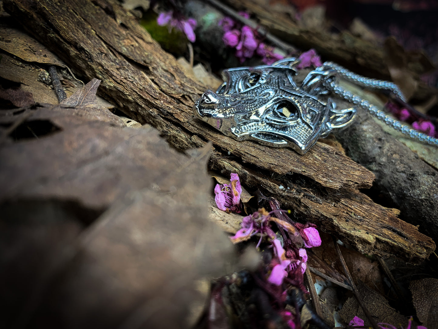 Metal Wolf Head Pendant Necklace