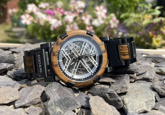 Metal Cog Face Wood & Metal Interlocking Strap Self Winding Luxury Wooden Eco Watch

Made from solid wood and black anodised stainless steel; these watches are both comfortable to wear and a unique timepiece.