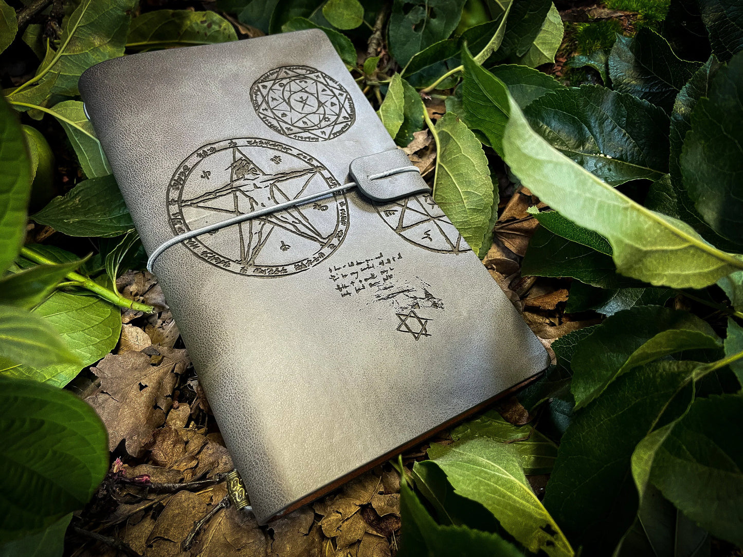 Leather bound refillable notebook/journal. Perfect for campaign notes, character information, sketches, maps and drawings. Available in 4 choice of colour and 24 design options which are engraved onto the leather itself.