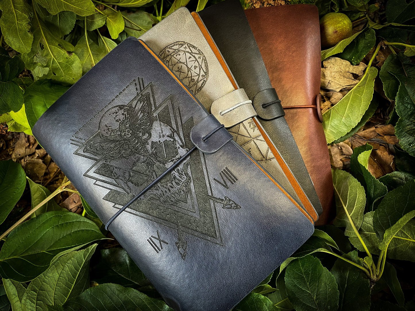 Leather bound refillable notebook/journal. Perfect for campaign notes, character information, sketches, maps and drawings. Available in 4 choice of colour and 24 design options which are engraved onto the leather itself.