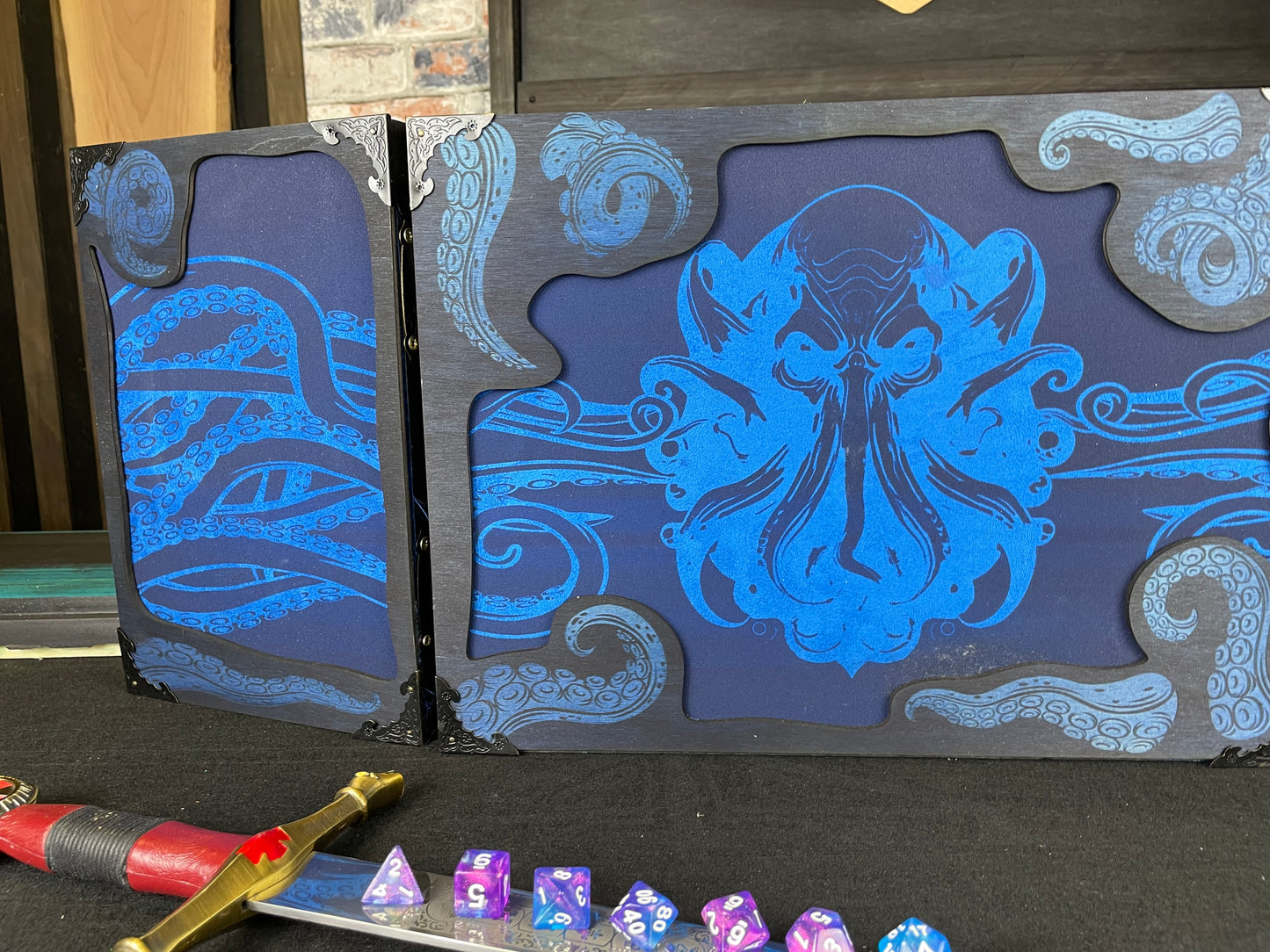 Cthulhu's Curse Dungeon Master Screen is a must-have for any tabletop gaming enthusiast. Crafted from high-quality wood and engraved with intricate designs, this screen is both sturdy and visually stunning. Ideal for tabletop gaming, Dungeons and Dragons, Pathfinder and many other TTRPG's