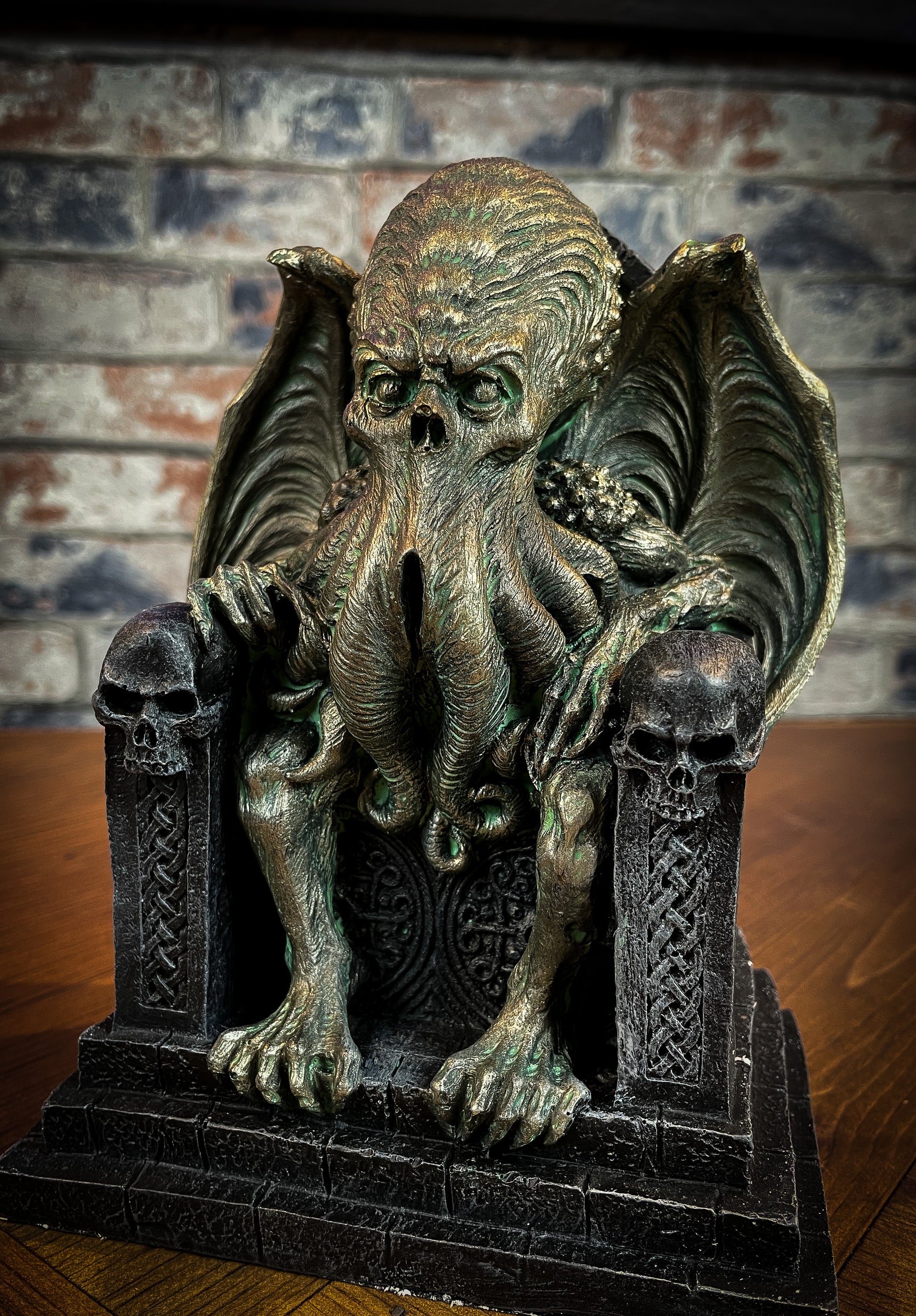 Cthulhu's Throne Resin Figurine. Free UK delivery by Fandomonium