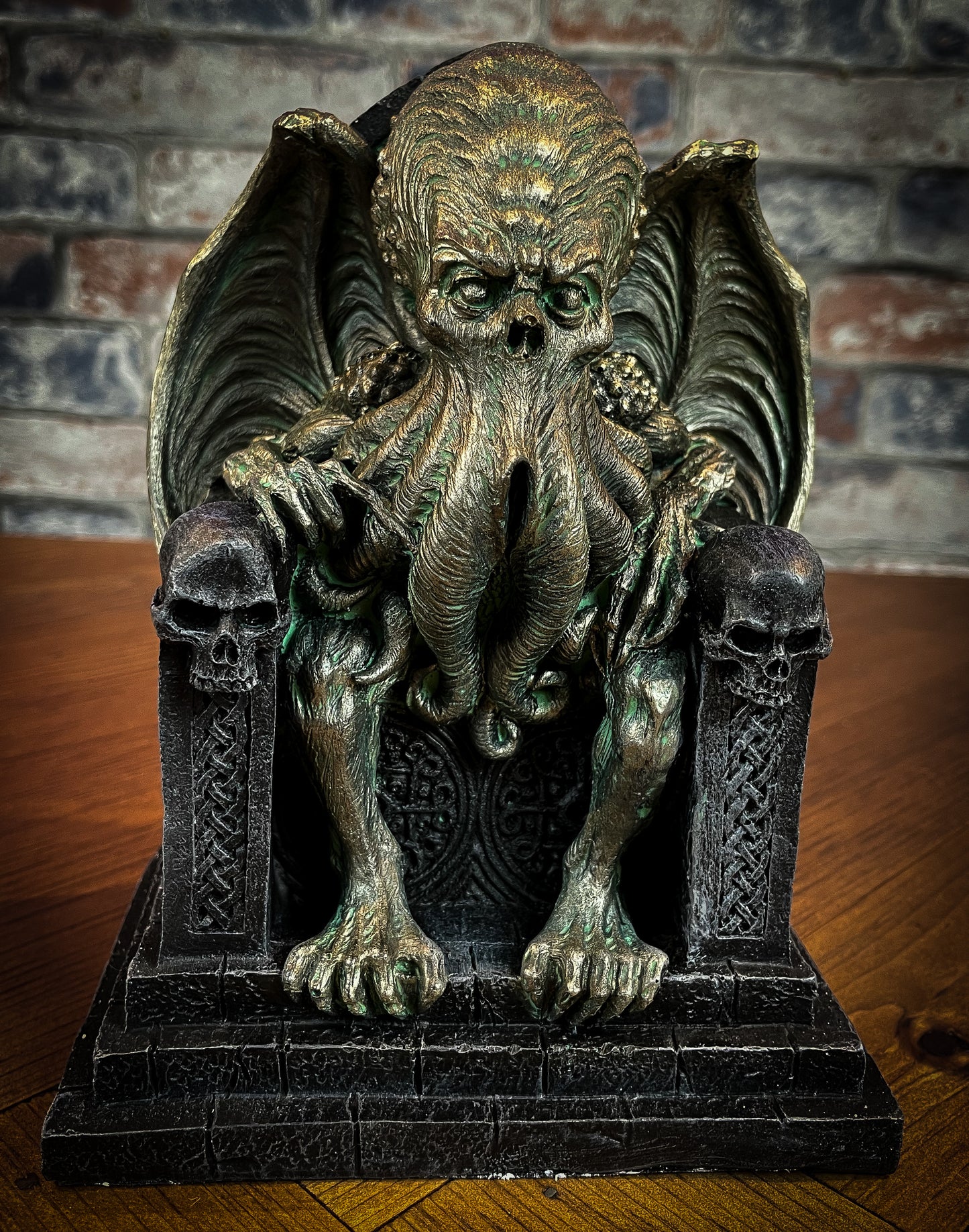 Cthulhu's Throne Resin Figurine. Free UK delivery by Fandomonium