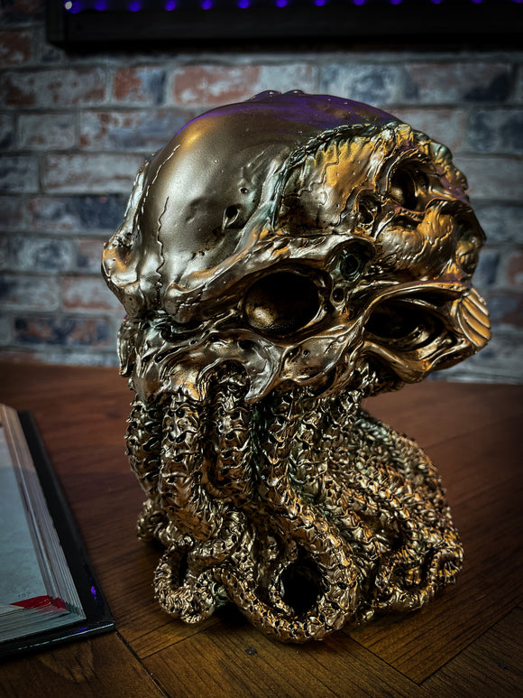 Designed by internationally renowned gothic and fantasy artist James Ryman, this monstrous skull holds the spirit of Cthulu. Who is said to resemble a human octopus which stands hundreds of meters tall, and transcends morality. Free UK Delivery by Fandomonium