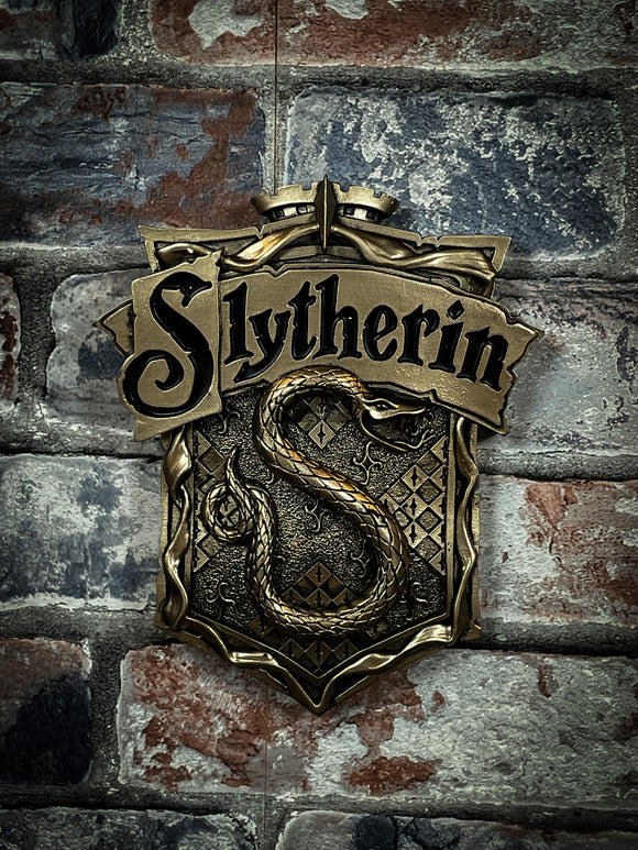Discover the Wizarding World with this Officially Licensed bronze Harry Potter Slytherin Wall Plaque. Featuring a snake as the centre of this piece which is the emblematic animal of the Slytherin house, whose members are characterised by their cunning minds, ambition and pride. Free UK delivery with Fandomonium