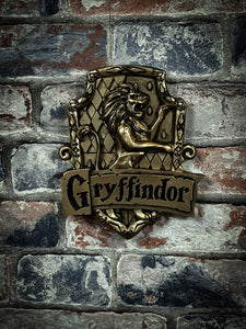 Discover the Wizarding World with this Officially Licensed bronze Harry Potter  Gryffinfor Wall Plaque. Featuring a lion as the centre of this piece which is the emblematic animal of the Gryffindor house, whose members are characterised by their cunning minds, ambition and pride. This Wall Plaque really will be a showstopper in any display. Cast in the finest resin before being given a bronze finish, this piece is perfect for any Witches, Wizards, or Muggles alike!