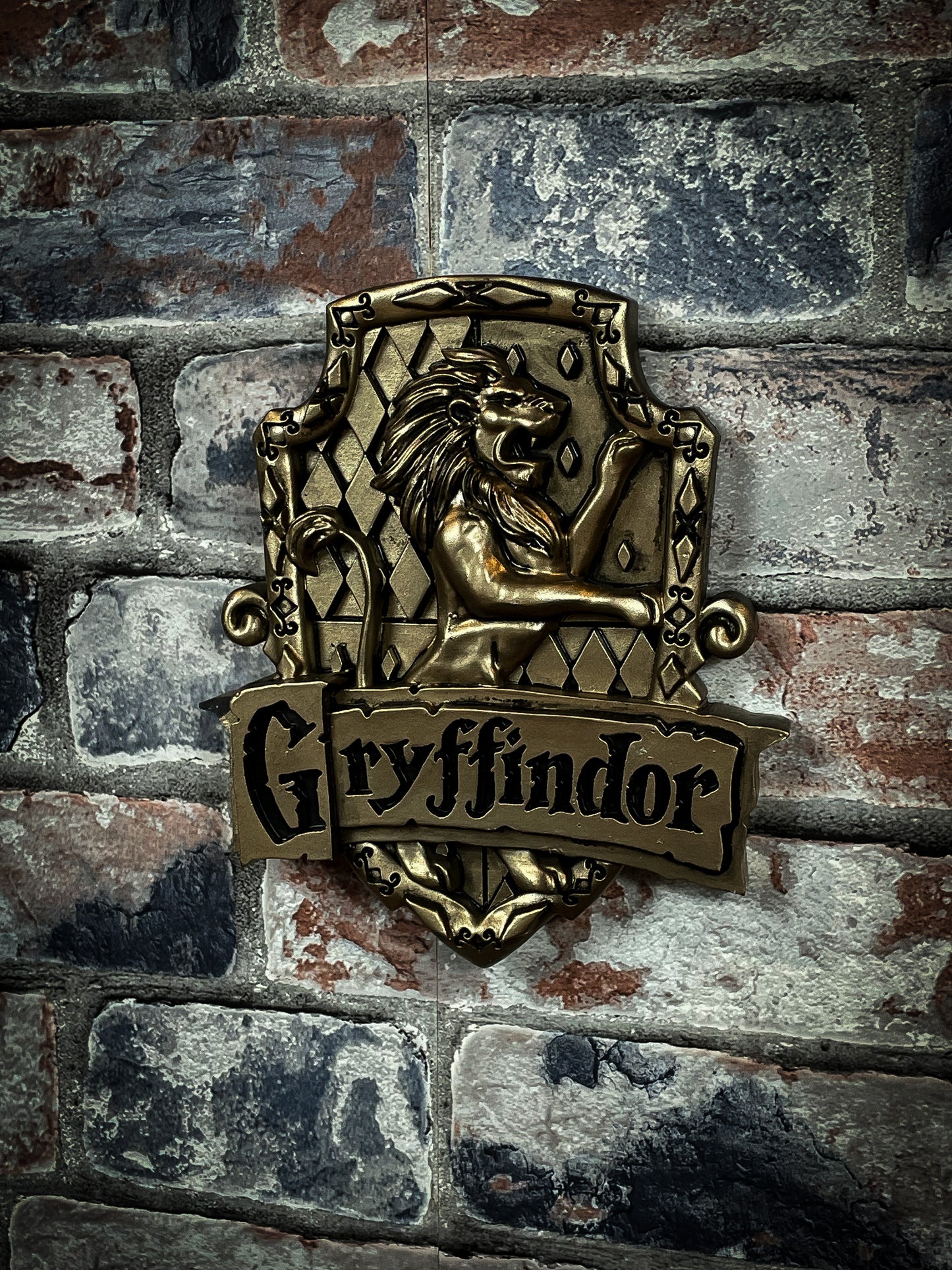 Discover the Wizarding World with this Officially Licensed bronze Harry Potter  Gryffinfor Wall Plaque. Featuring a lion as the centre of this piece which is the emblematic animal of the Gryffindor house, whose members are characterised by their cunning minds, ambition and pride. This Wall Plaque really will be a showstopper in any display. Cast in the finest resin before being given a bronze finish, this piece is perfect for any Witches, Wizards, or Muggles alike!