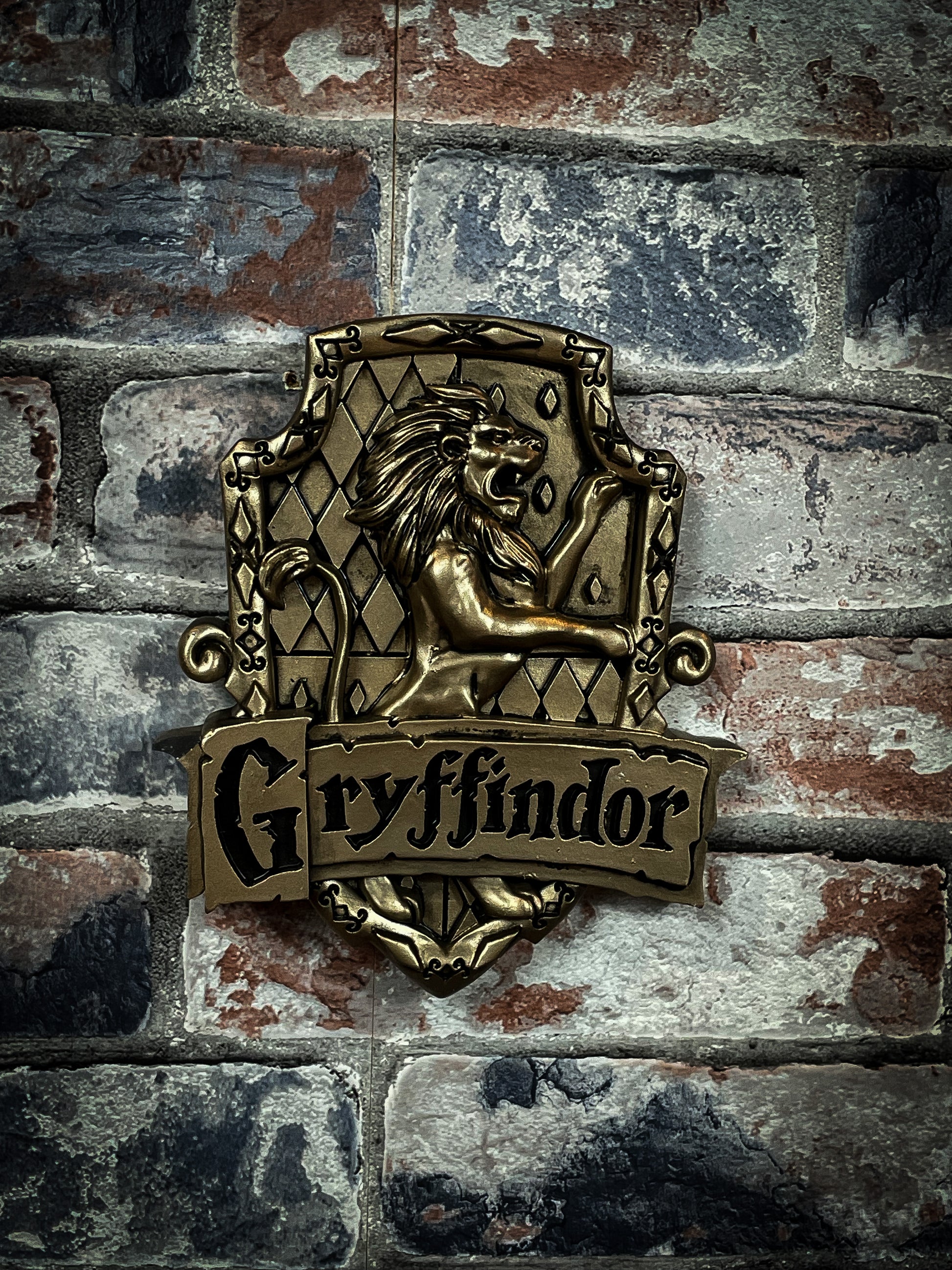 Discover the Wizarding World with this Officially Licensed bronze Harry Potter  Gryffinfor Wall Plaque. Featuring a lion as the centre of this piece which is the emblematic animal of the Gryffindor house, whose members are characterised by their cunning minds, ambition and pride. This Wall Plaque really will be a showstopper in any display. Cast in the finest resin before being given a bronze finish, this piece is perfect for any Witches, Wizards, or Muggles alike!