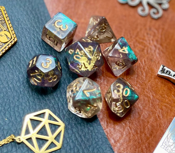 Steampunk Gold Cog Dice Set Clear resin dice set with inset steampunk style gold cogs They are 16mm polyhedral dice sets perfect for Tabletop games and RPG's such as pathfinder or dungeons and dragons. This set includes one of each D20, D12, D10, D%, D8, D6, D4. Free UK Delivery by Fandomonium