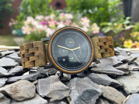 Walnut Interlocking Strap Self Winding Wooden Eco Watch

Made from solid walnut, these watches are both comfortable to wear and a unique timepiece.