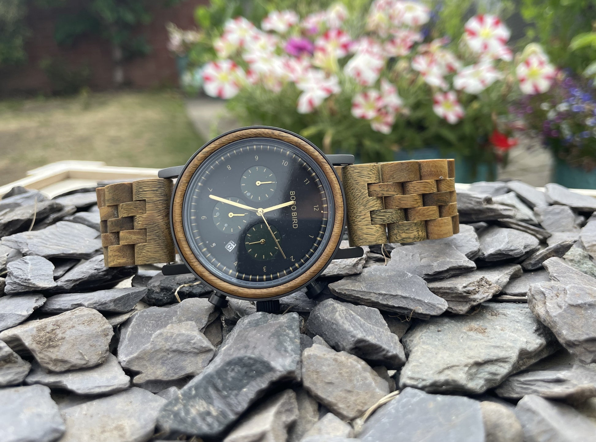 Walnut Interlocking Strap Self Winding Wooden Eco Watch

Made from solid walnut, these watches are both comfortable to wear and a unique timepiece.