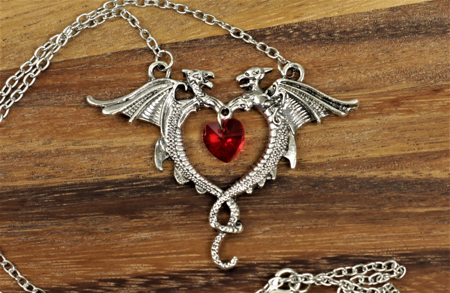 Metal dragons heart pendant necklace