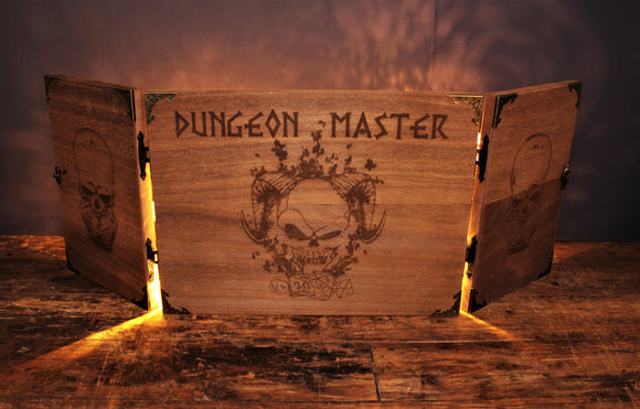 An impressive, budget friendly addition to your RPG setup. Featuring our brand new flaming skull design, the screen's 3 sections fold on hinges and has an antique effect catch for easy storage. The finish is aged and antiqued by hand to give you that rustic, tavern feel.  Free UK Delivery By Fandomonium